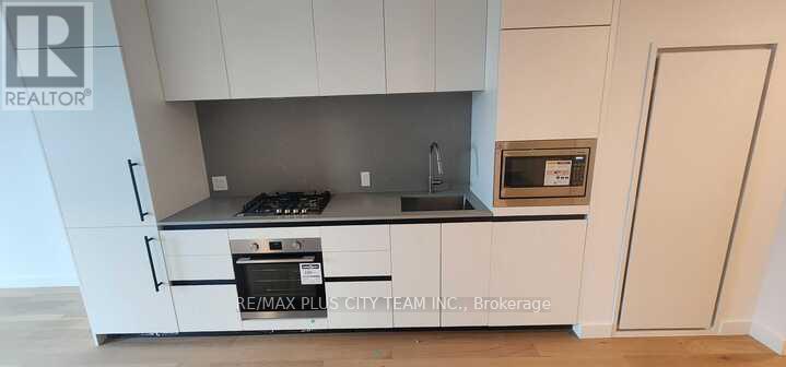 301 - 1720 Bayview Avenue, Toronto, Ontario  M4G 3C4 - Photo 4 - C12846598