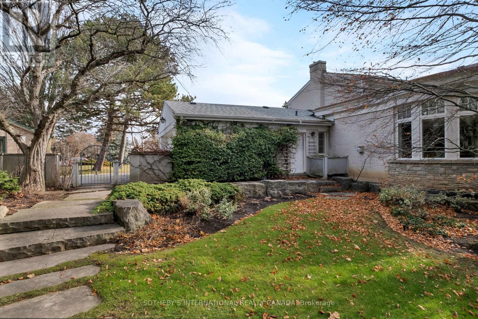 91 Fairway Heights Drive, Markham (Bayview Fairway-Bayview Country Club Estates), Ontario  L3T 3A7 - Photo 33 - N12591880