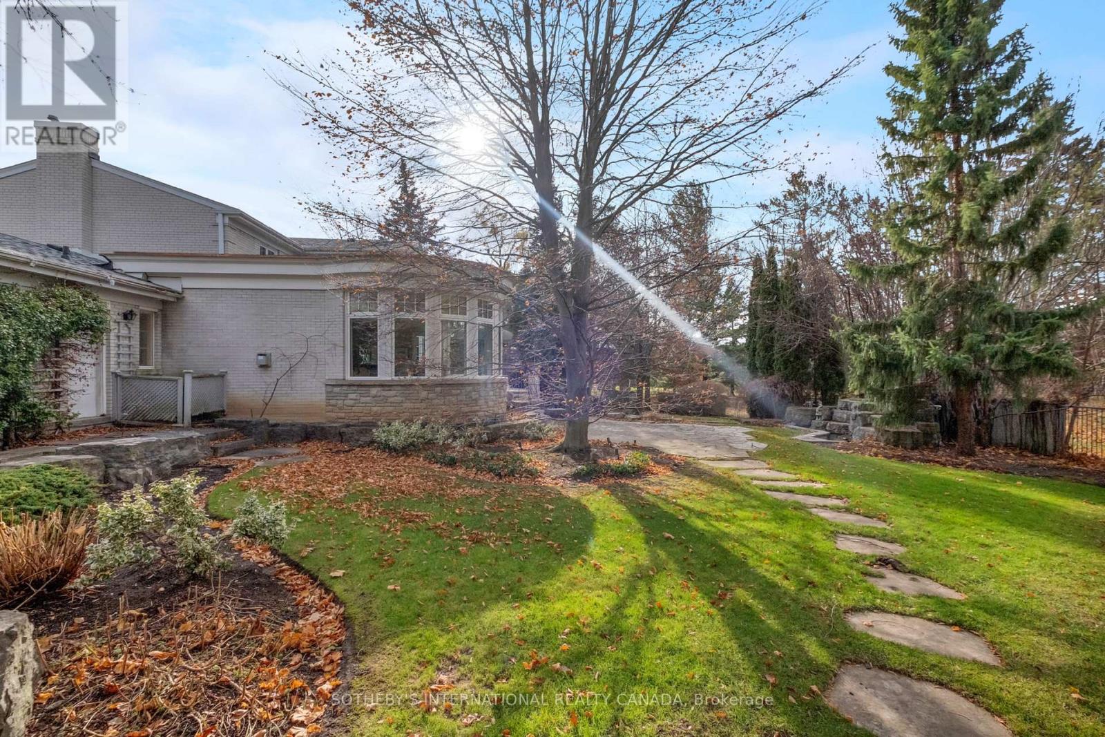 91 Fairway Heights Drive, Markham (Bayview Fairway-Bayview Country Club Estates), Ontario  L3T 3A7 - Photo 32 - N12591880