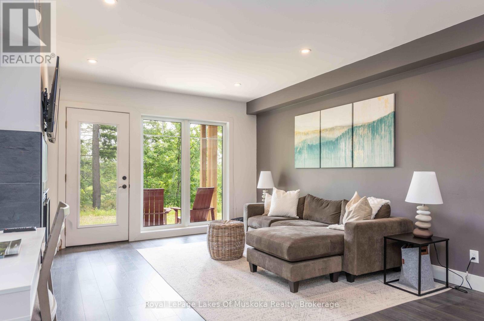 102 - 3 Tree Tops Lane, Huntsville, Ontario  P1H 0B8 - Photo 3 - X12850186