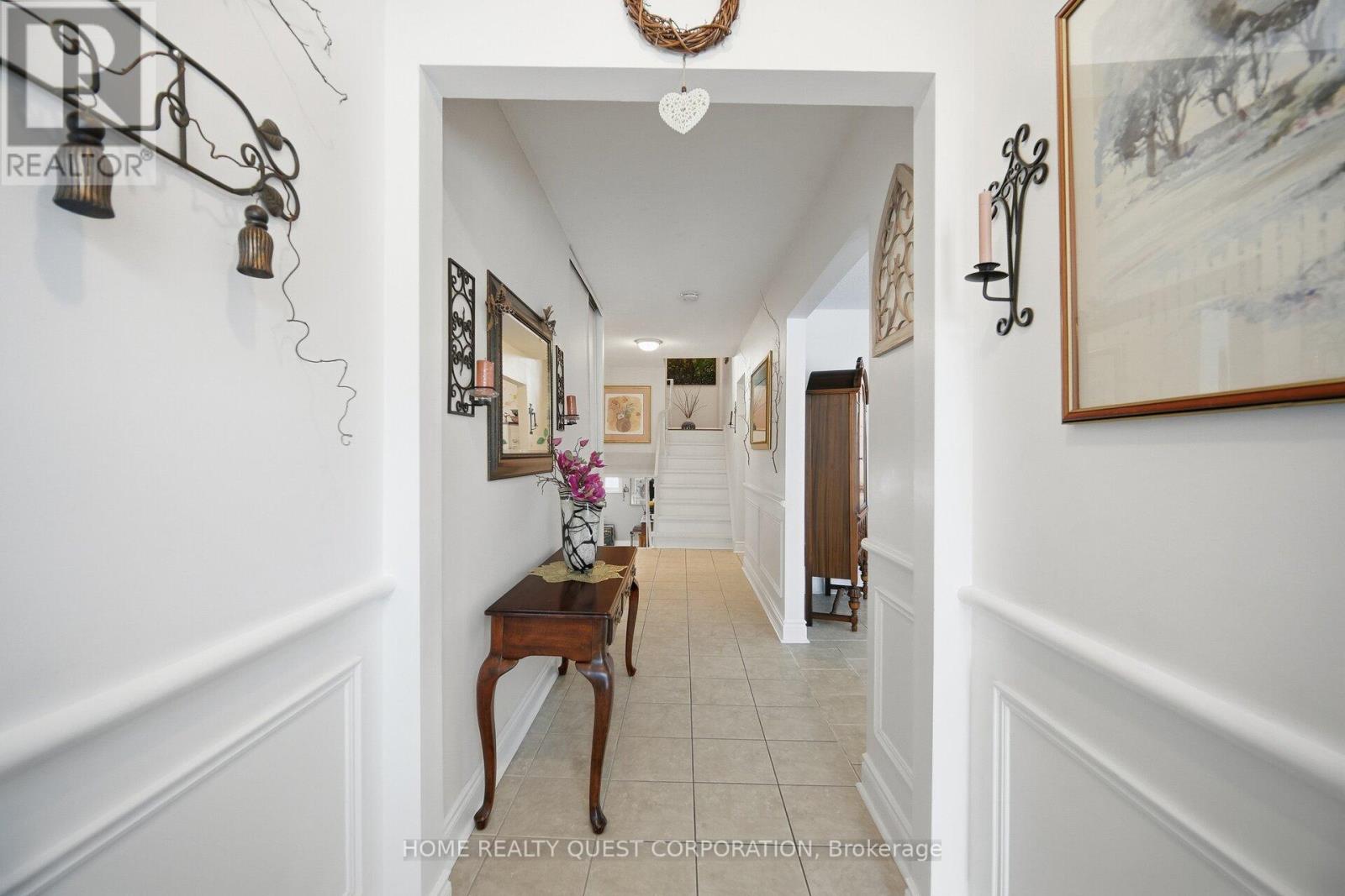 6330 Lorca Crescent, Mississauga, Ontario  L5N 2J4 - Photo 3 - W12752554