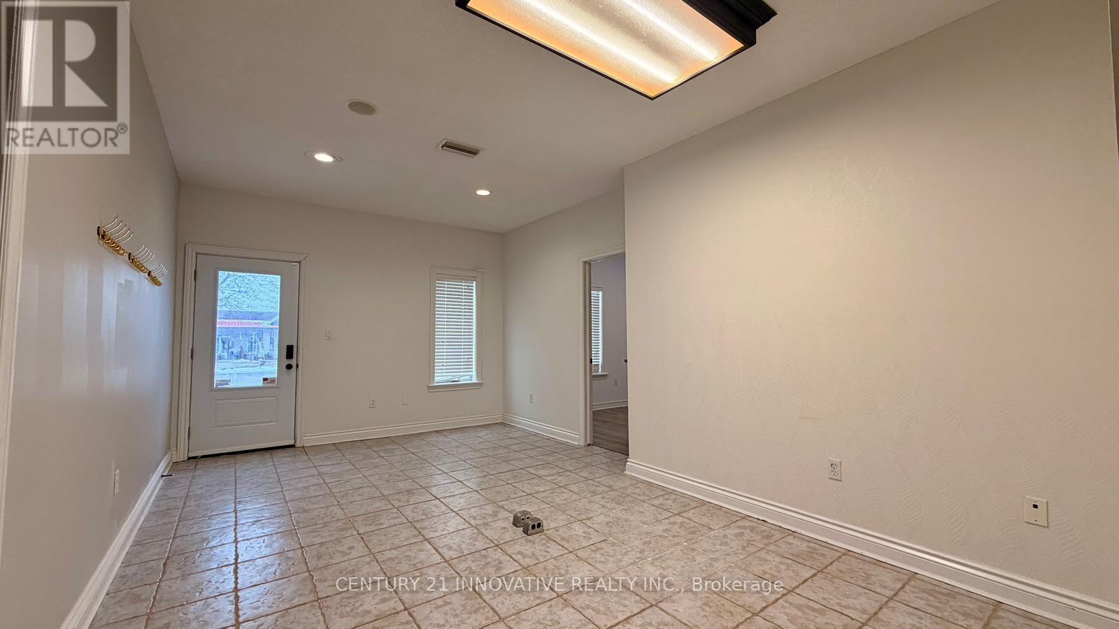 5615 Mcgillivray Drive N, Lucan Biddulph, Ontario  N0M 2J0 - Photo 7 - X12830354