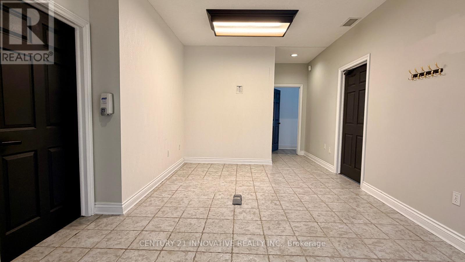 5615 Mcgillivray Drive N, Lucan Biddulph, Ontario  N0M 2J0 - Photo 8 - X12830354