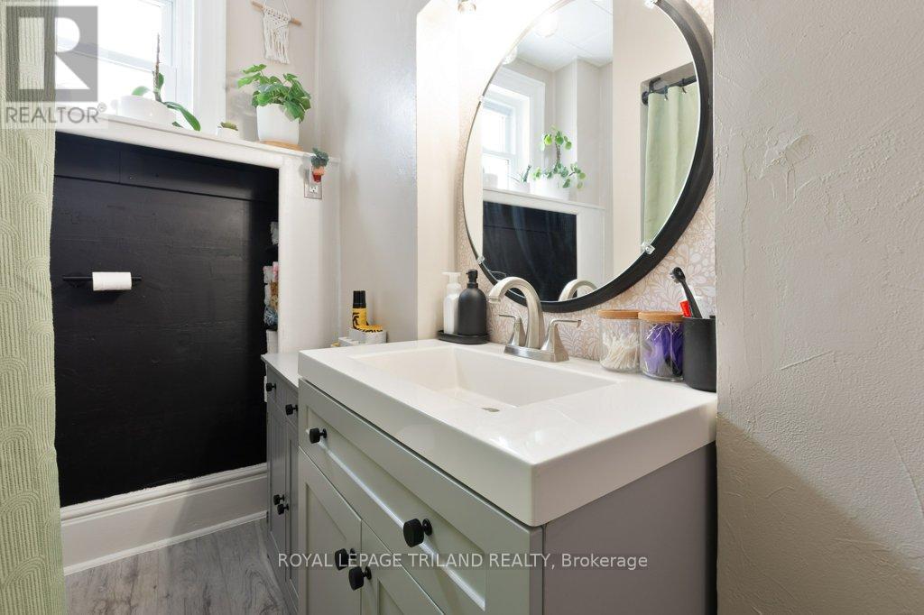 Photo 22 of 41 for 80 Edward Street