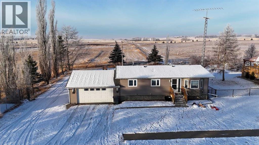 500 Queen Street, Elnora, Alberta  T0M 0Y0 - Photo 2 - A2271481