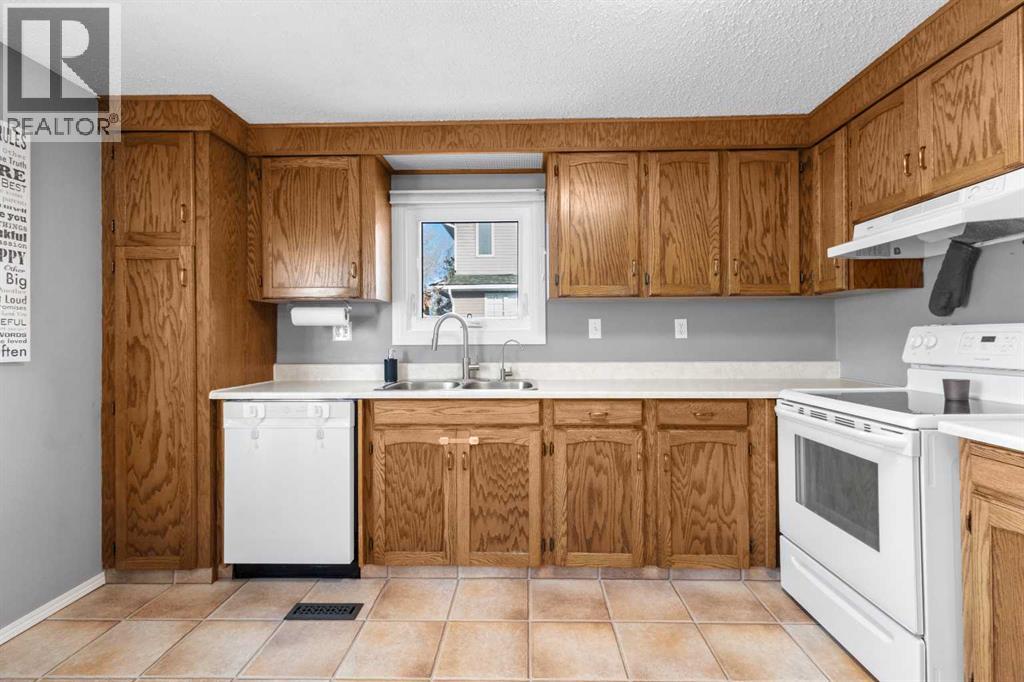 500 Queen Street, Elnora, Alberta  T0M 0Y0 - Photo 14 - A2271481