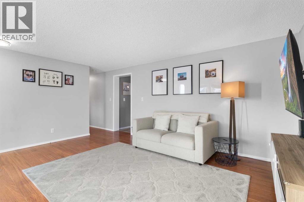 500 Queen Street, Elnora, Alberta  T0M 0Y0 - Photo 8 - A2271481