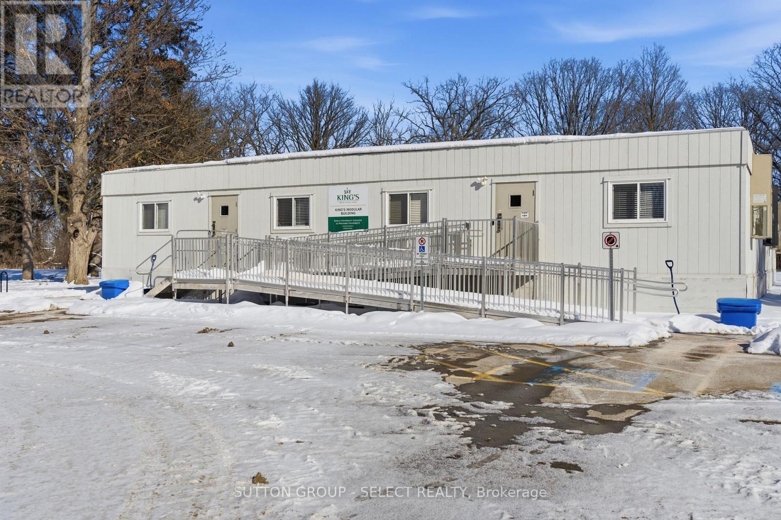 1070 Colborne Street, London East, Ontario  N6A 3Y1 - Photo 3 - X12850252