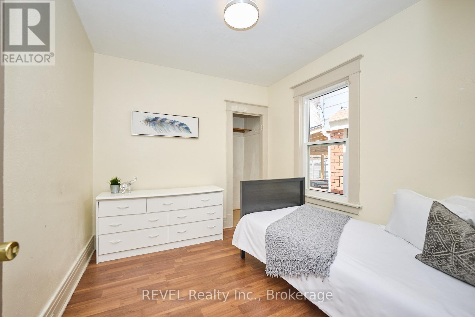 1 Berryman Avenue, St. Catharines, Ontario  L2R 3W8 - Photo 12 - X12850260