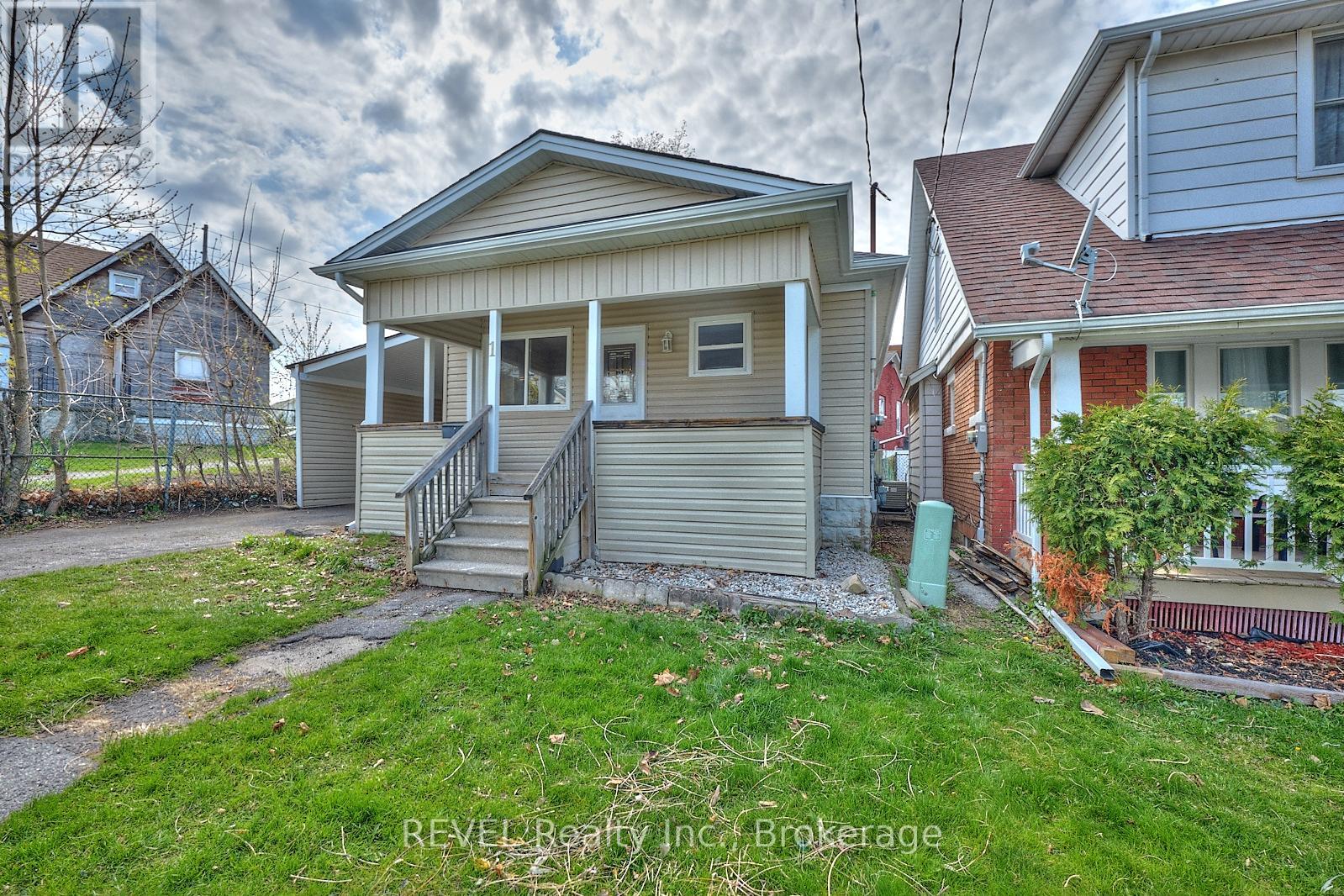 1 Berryman Avenue, St. Catharines, Ontario  L2R 3W8 - Photo 2 - X12850260