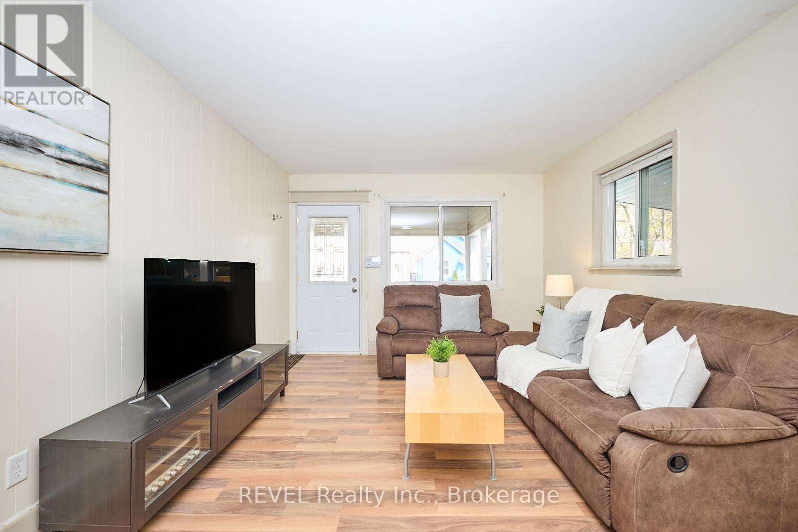 1 Berryman Avenue, St. Catharines, Ontario  L2R 3W8 - Photo 6 - X12850260