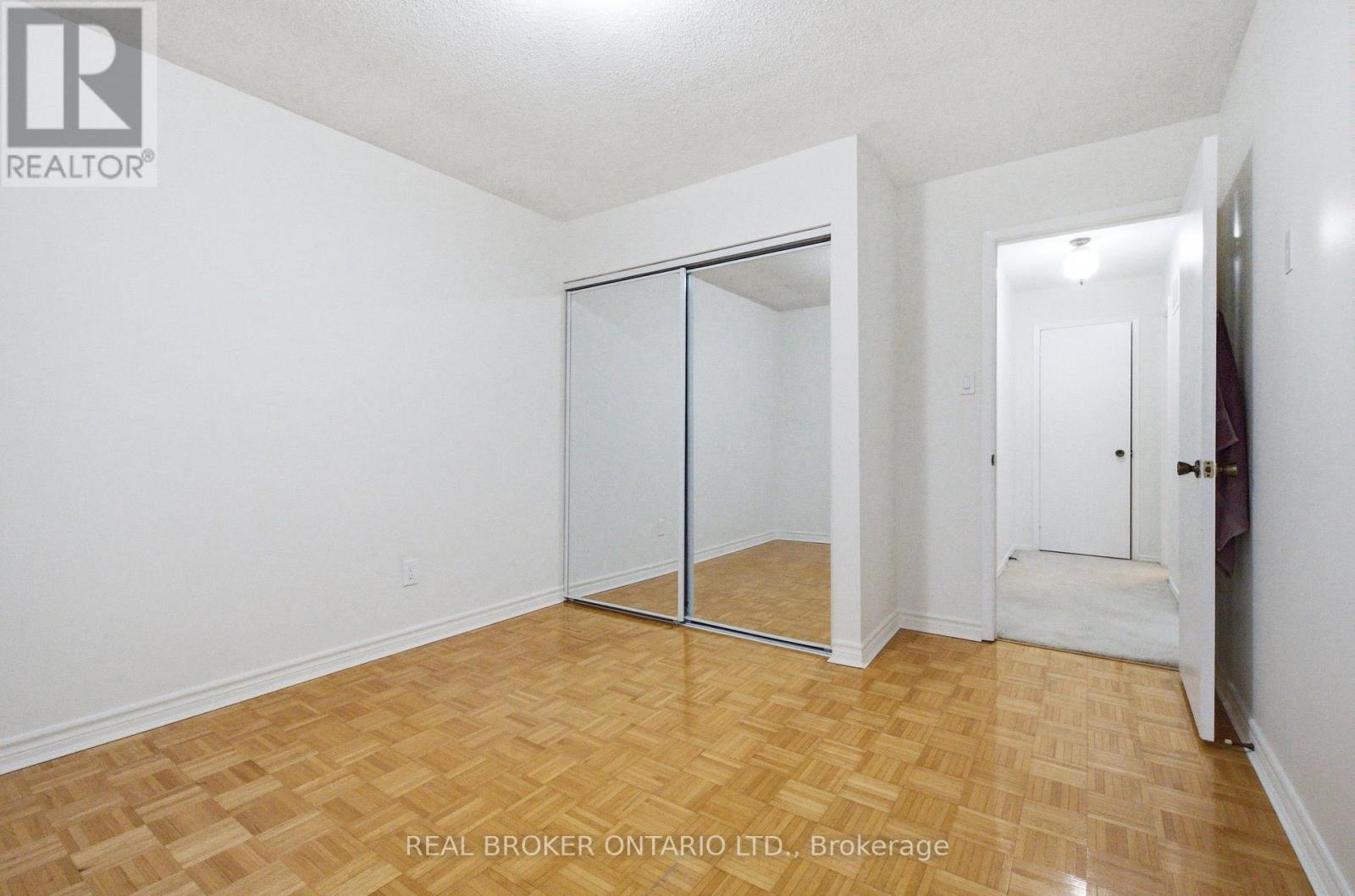 4114 Trapper Crescent, Mississauga, Ontario  L5L 3A9 - Photo 13 - W12849954