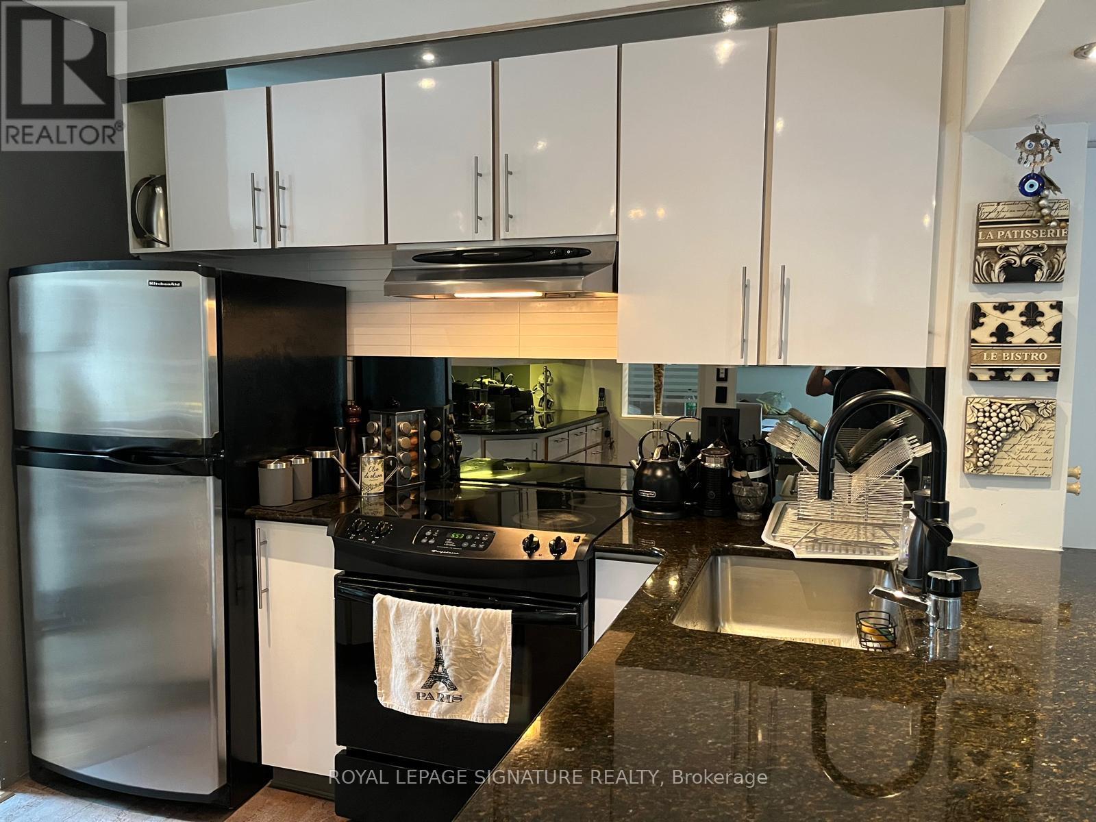 90 Berkinshaw Crescent, Toronto, Ontario  M3B 2T2 - Photo 13 - C12850296