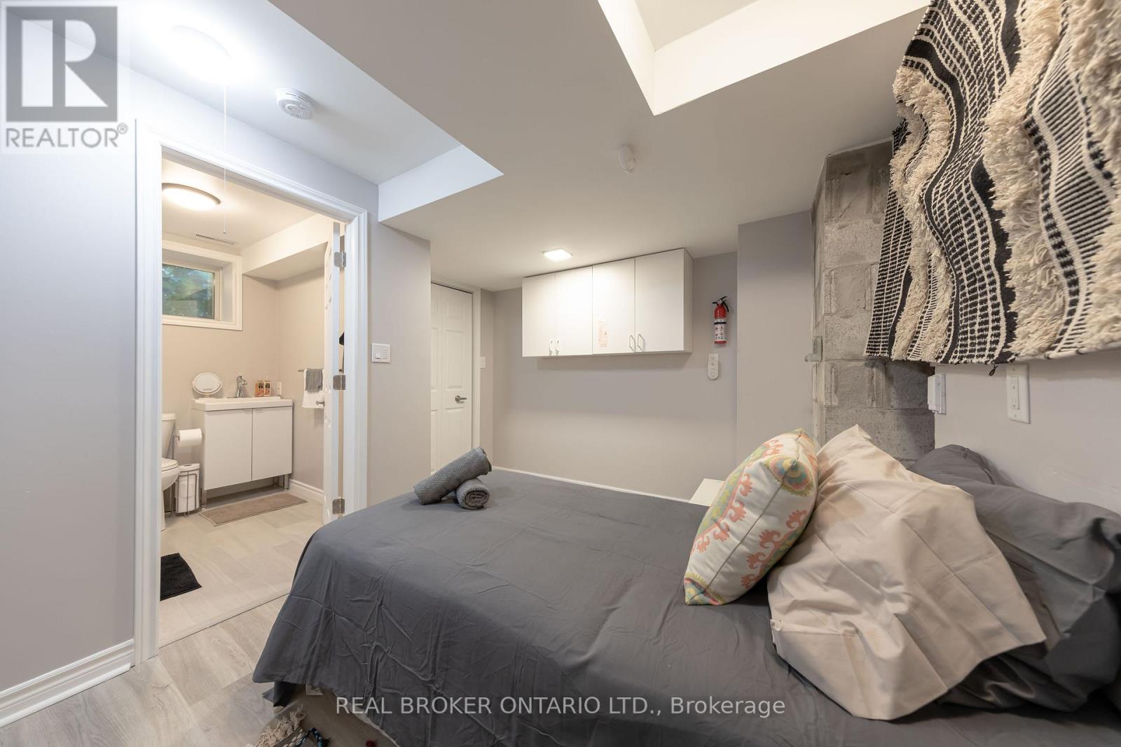 Main - 179 Hanson Street, Toronto (Woodbine Corridor), Ontario  M4C 1A7 - Photo 13 - E12850192