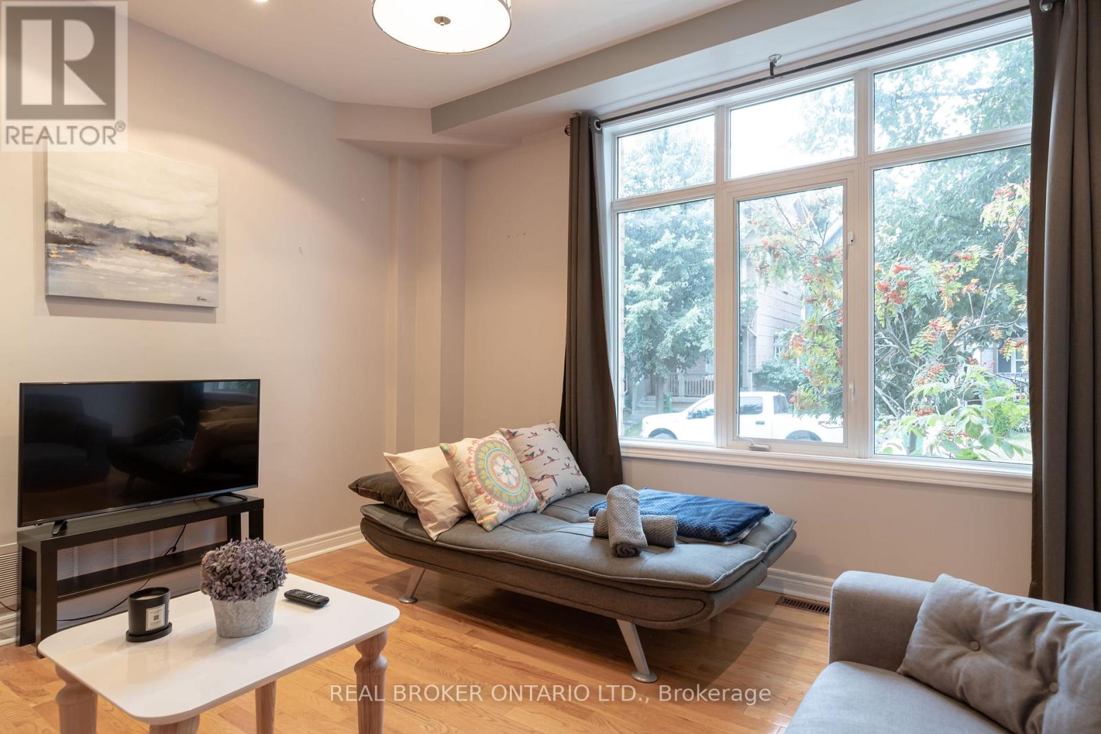 Main - 179 Hanson Street, Toronto (Woodbine Corridor), Ontario  M4C 1A7 - Photo 5 - E12850192