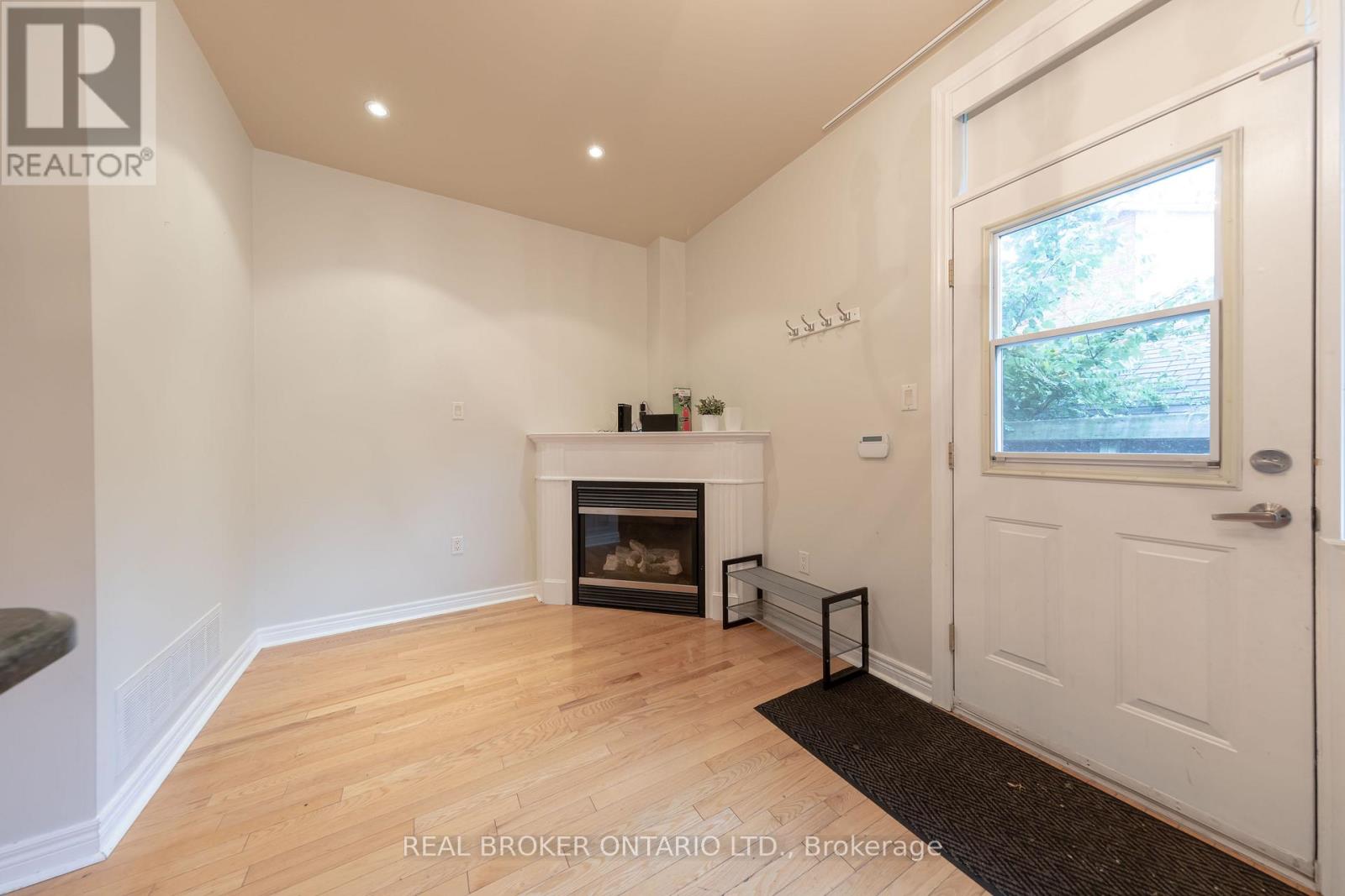 Main - 179 Hanson Street, Toronto (Woodbine Corridor), Ontario  M4C 1A7 - Photo 9 - E12850192