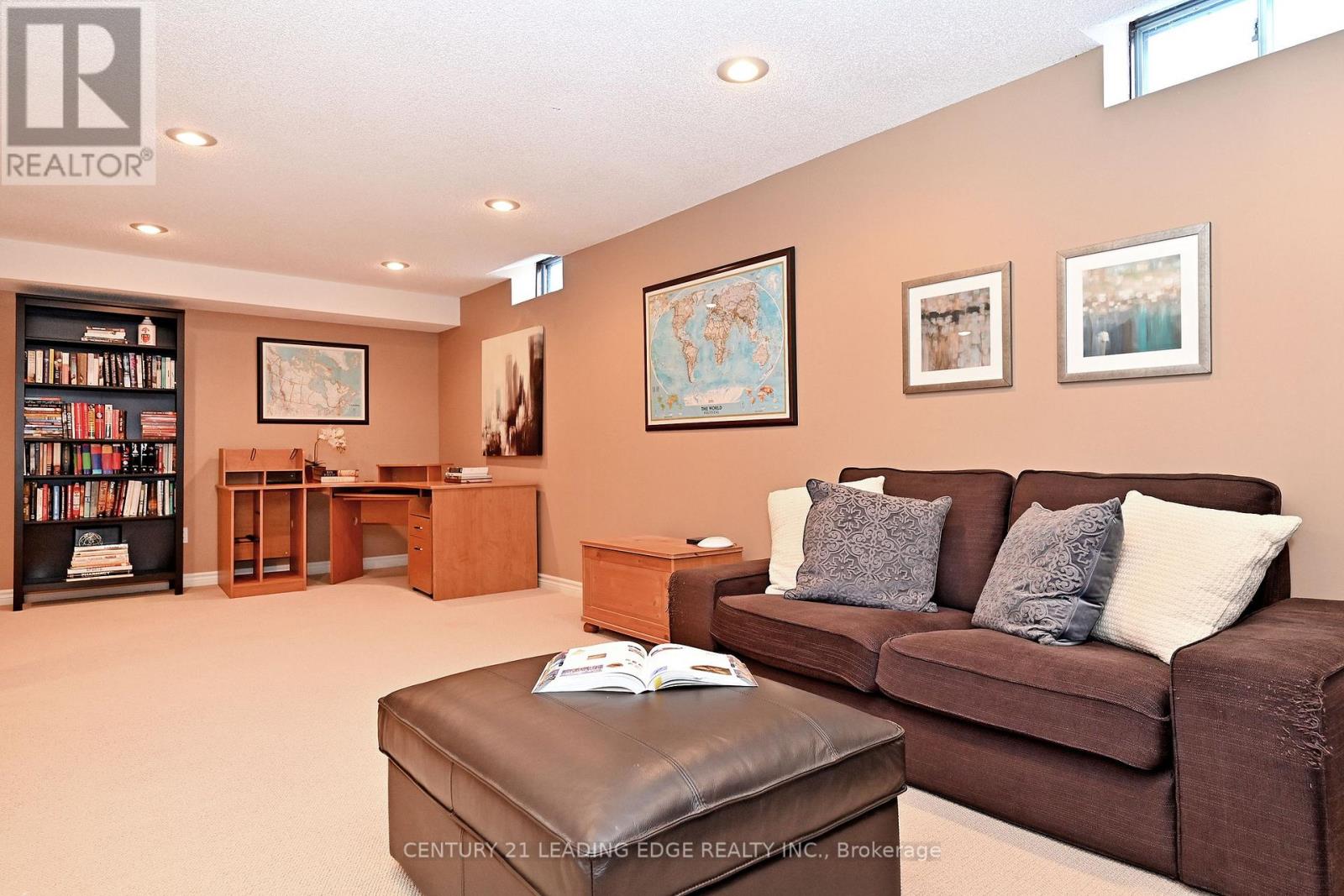 34 Pandora Court, Richmond Hill, Ontario  L4S 1J4 - Photo 37 - N12850254