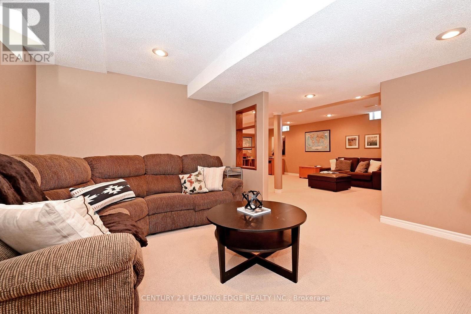 34 Pandora Court, Richmond Hill, Ontario  L4S 1J4 - Photo 39 - N12850254