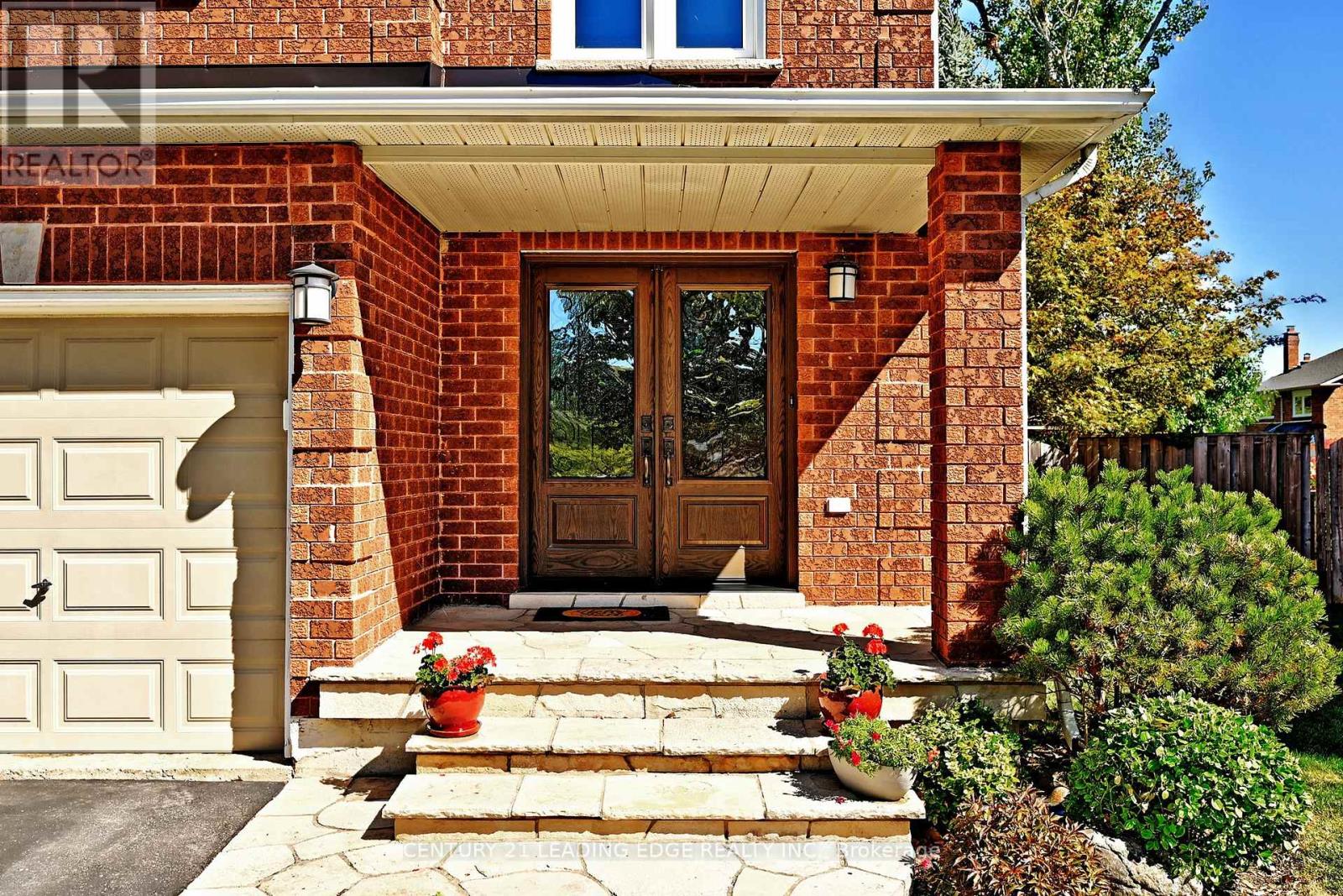 34 Pandora Court, Richmond Hill, Ontario  L4S 1J4 - Photo 5 - N12850254