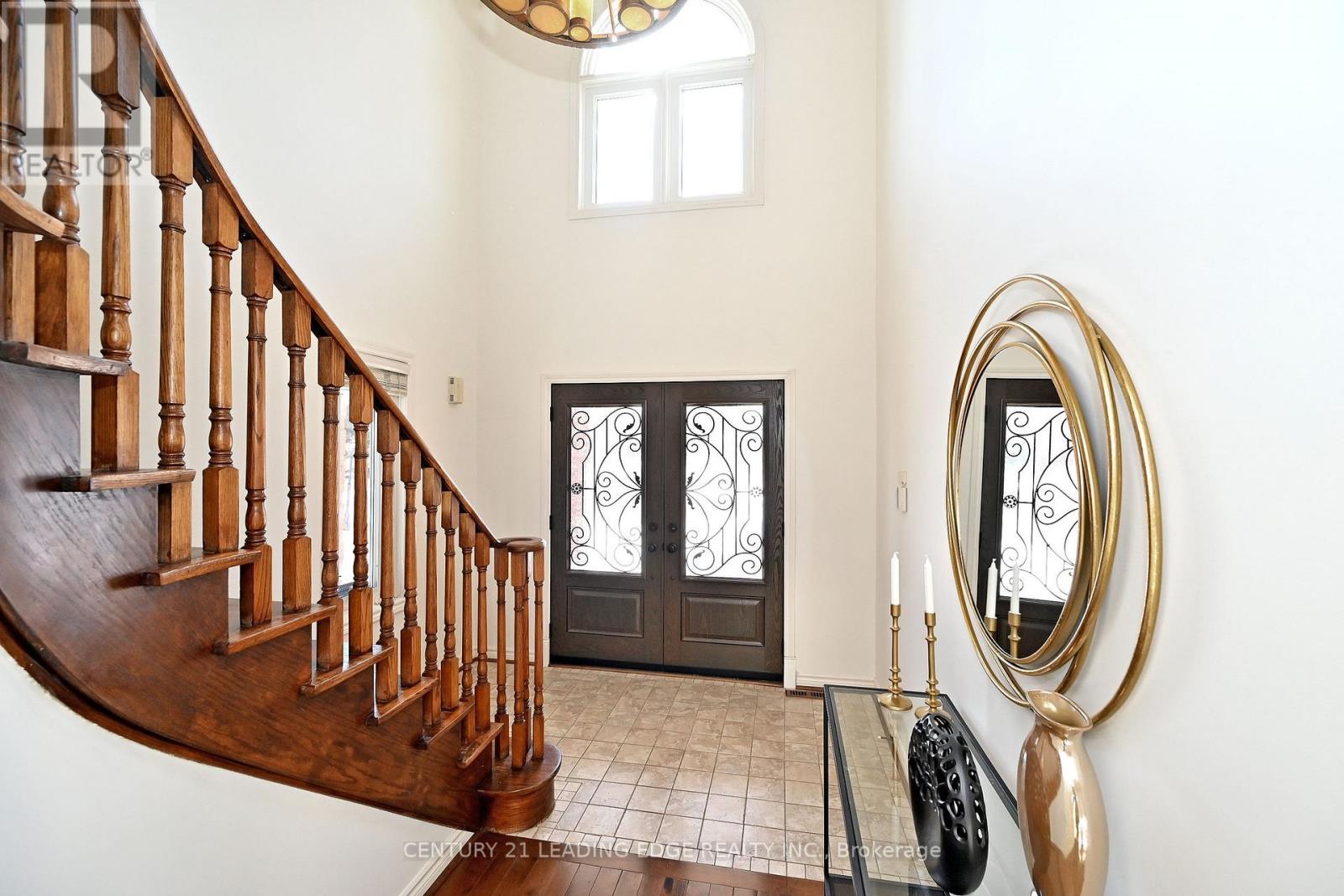 34 Pandora Court, Richmond Hill, Ontario  L4S 1J4 - Photo 6 - N12850254