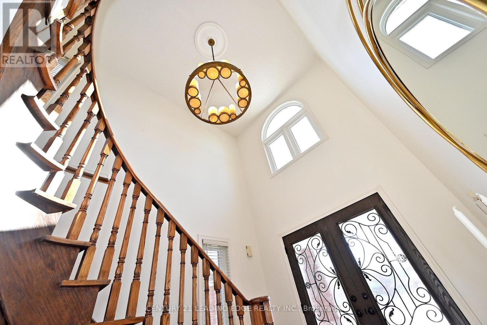 34 Pandora Court, Richmond Hill, Ontario  L4S 1J4 - Photo 7 - N12850254