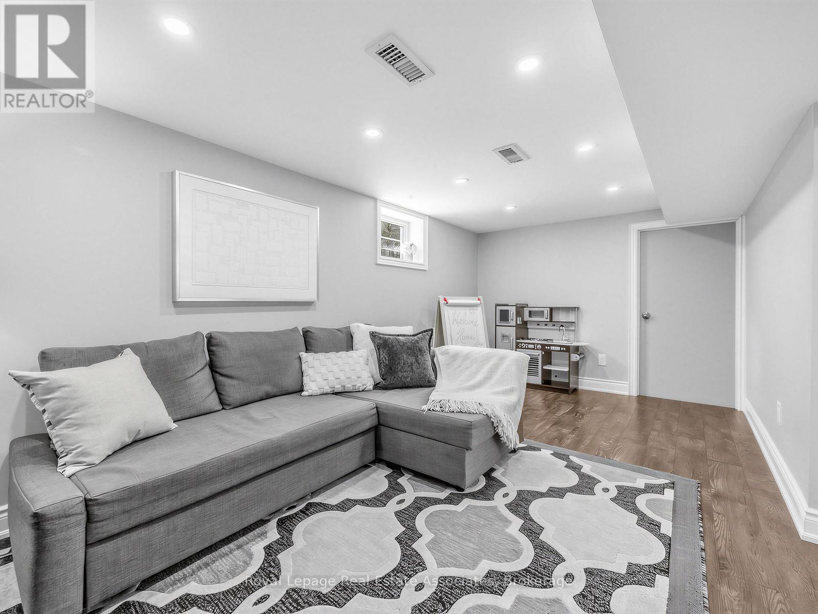 96 Angelene Street, Mississauga, Ontario  L5G 1X2 - Photo 22 - W12849254