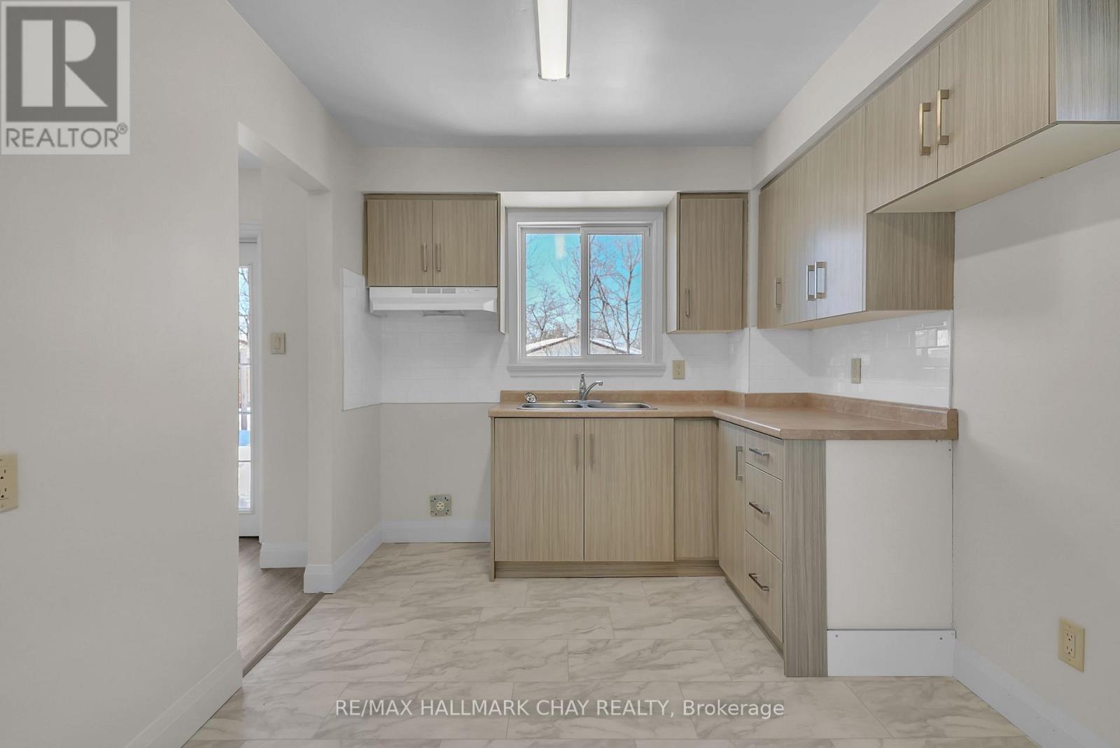 79 Christie Crescent, Barrie, Ontario  L4N 4V2 - Photo 11 - S12850178