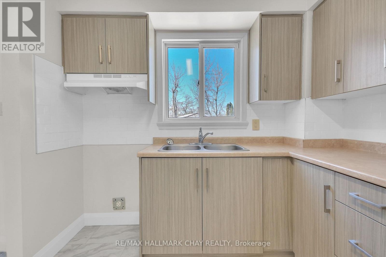 79 Christie Crescent, Barrie, Ontario  L4N 4V2 - Photo 12 - S12850178