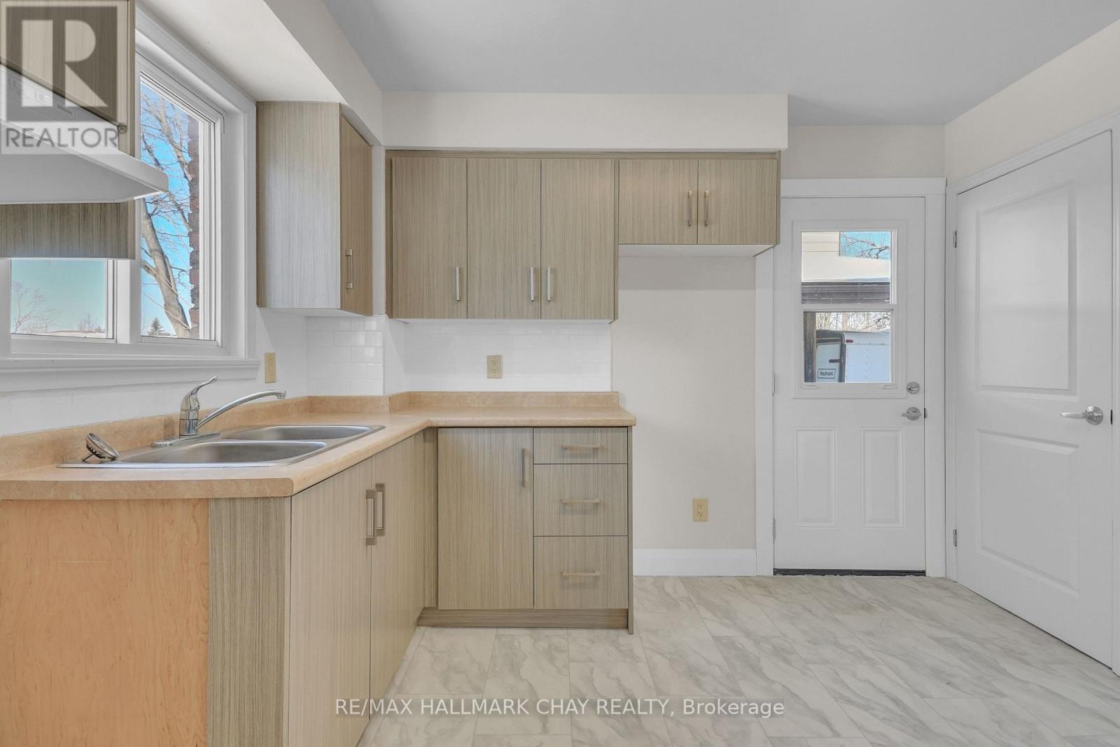 79 Christie Crescent, Barrie, Ontario  L4N 4V2 - Photo 13 - S12850178