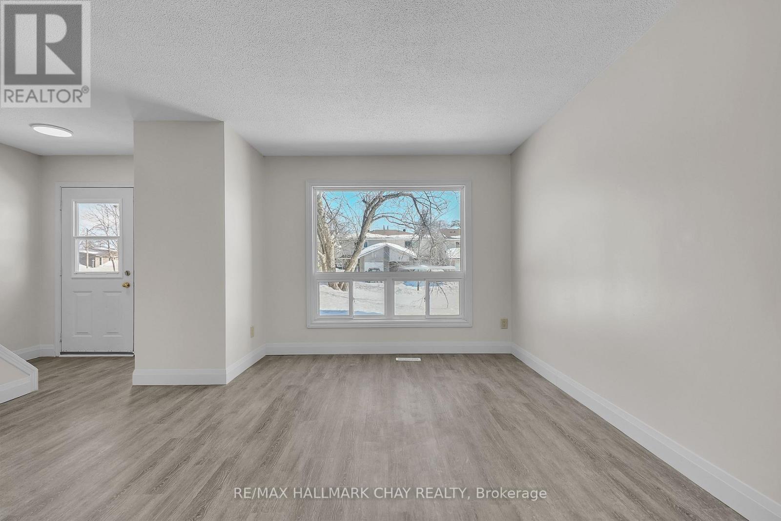 79 Christie Crescent, Barrie, Ontario  L4N 4V2 - Photo 7 - S12850178