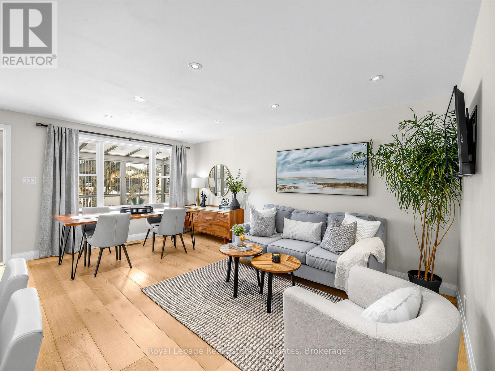 96 Angelene Street, Mississauga, Ontario  L5G 1X2 - Photo 5 - W12849254