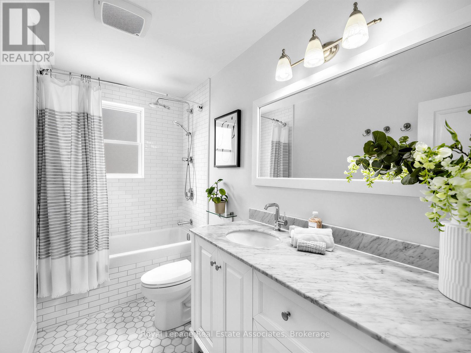 96 Angelene Street, Mississauga, Ontario  L5G 1X2 - Photo 16 - W12849254