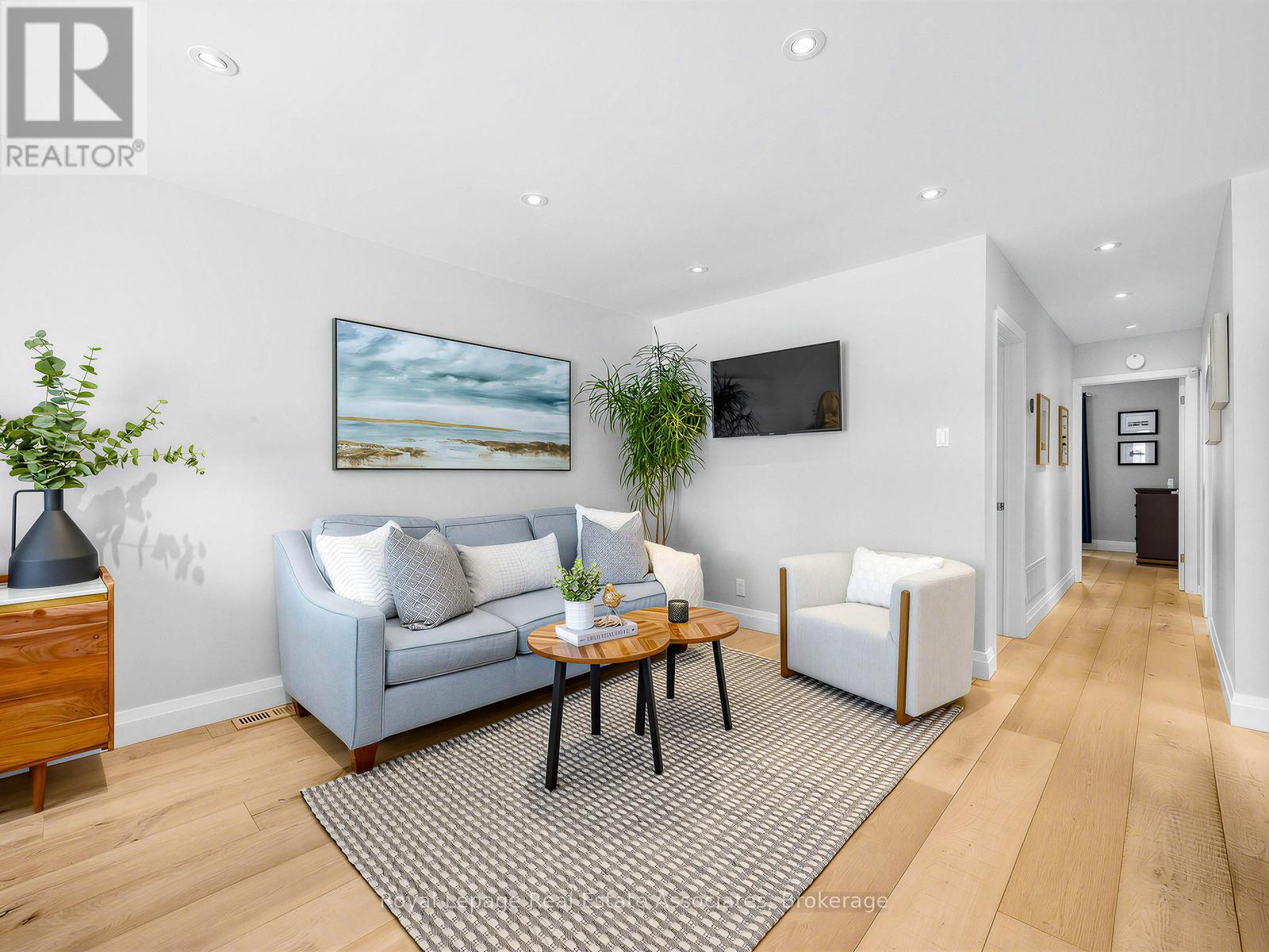 96 Angelene Street, Mississauga, Ontario  L5G 1X2 - Photo 12 - W12849254