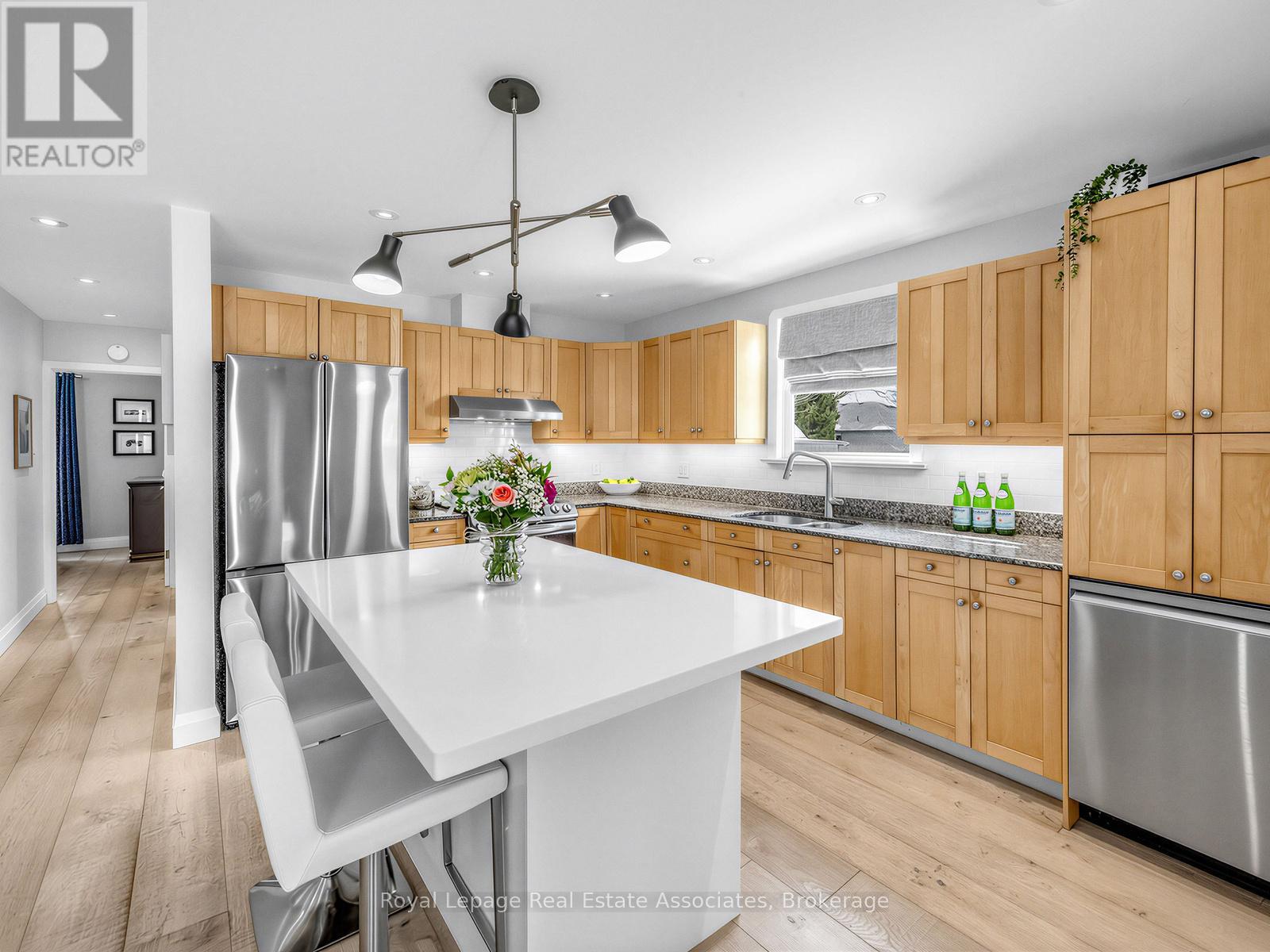 96 Angelene Street, Mississauga, Ontario  L5G 1X2 - Photo 9 - W12849254