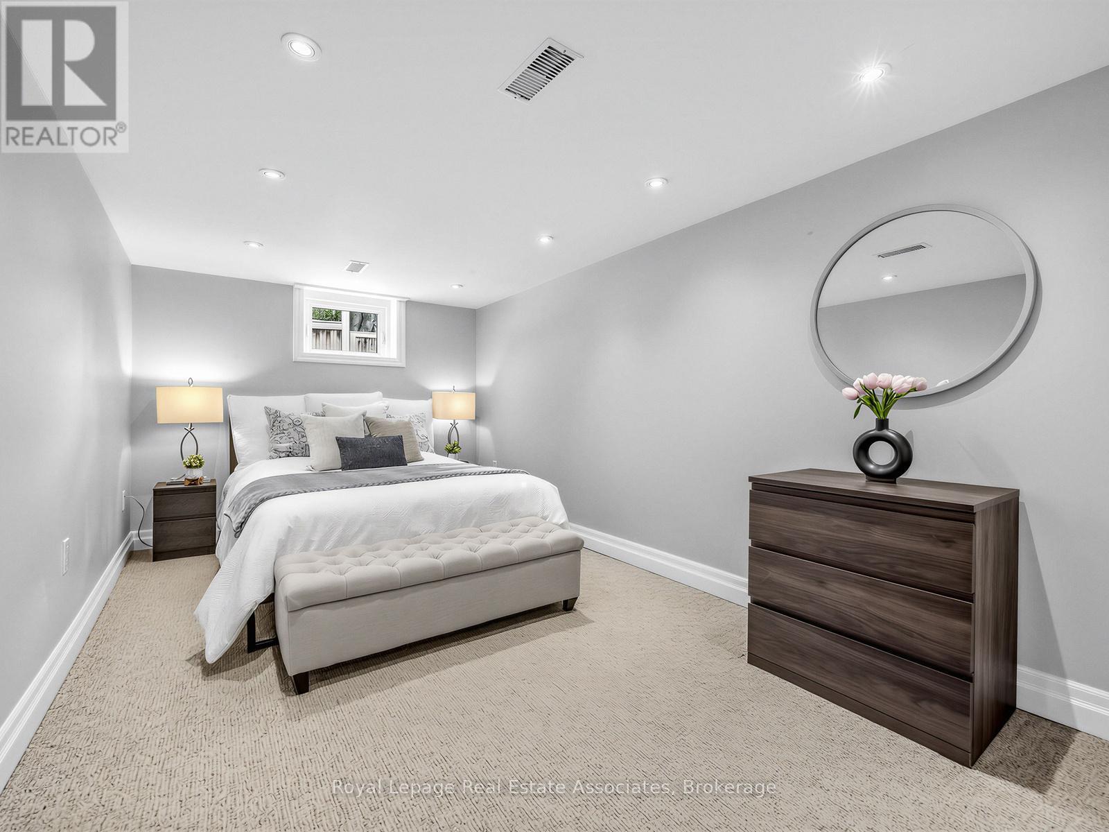 96 Angelene Street, Mississauga, Ontario  L5G 1X2 - Photo 23 - W12849254