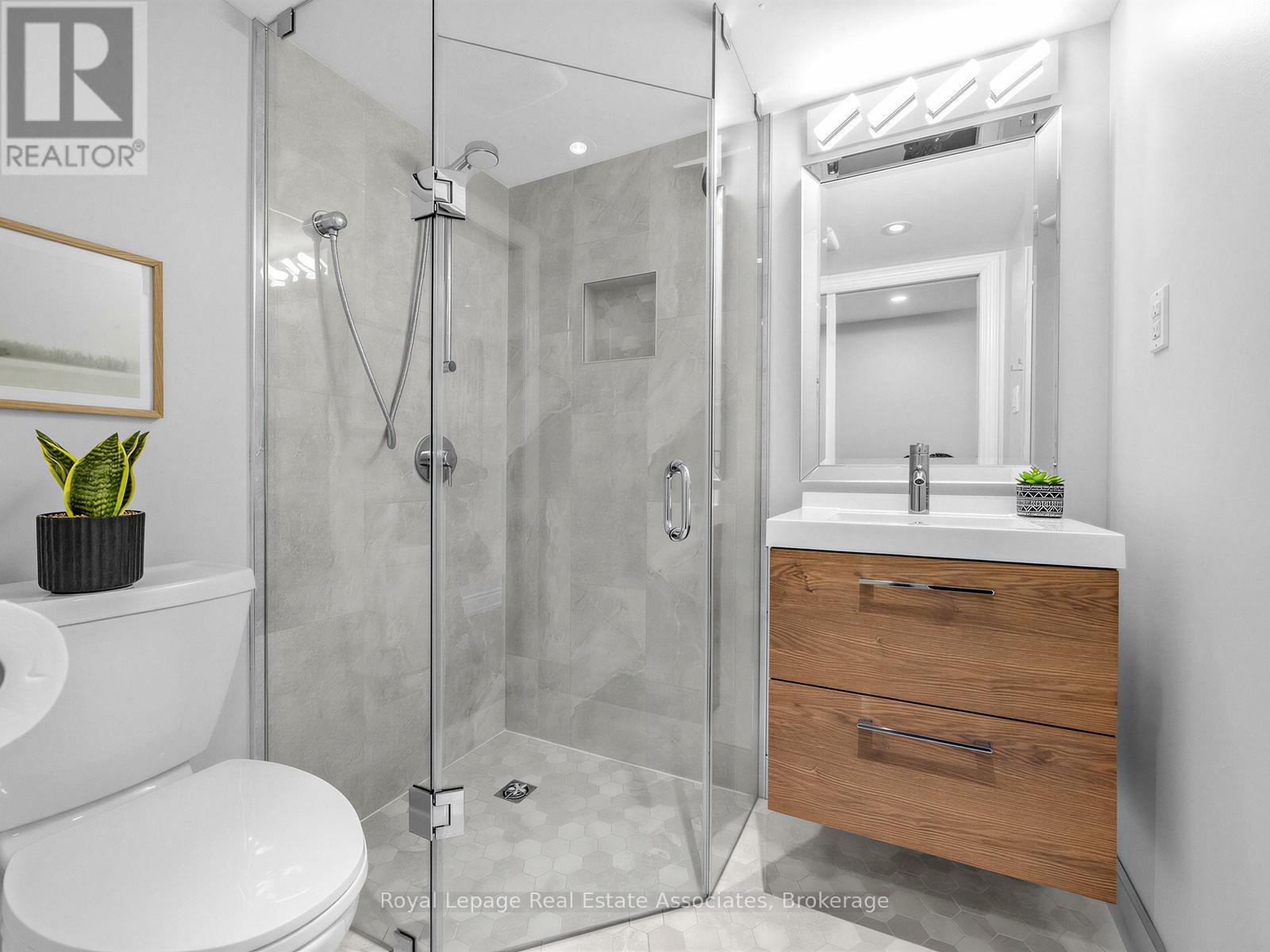 96 Angelene Street, Mississauga, Ontario  L5G 1X2 - Photo 24 - W12849254