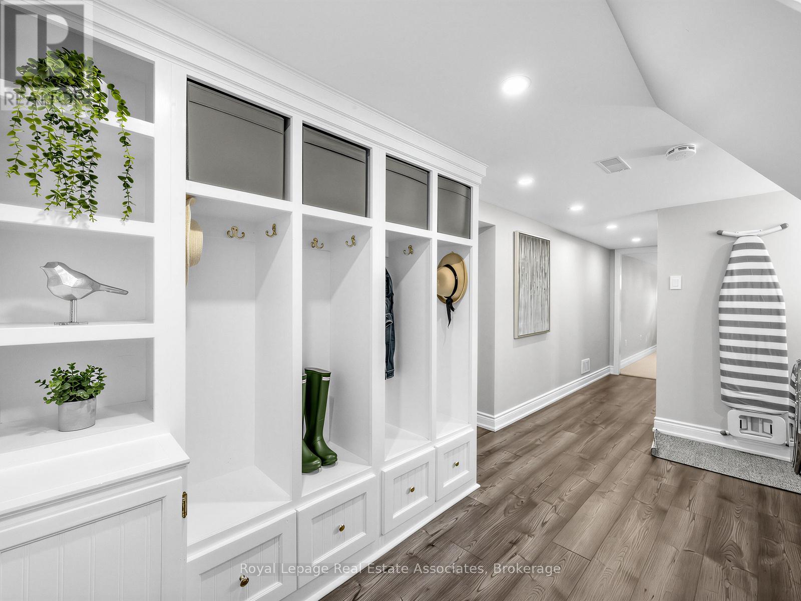 96 Angelene Street, Mississauga, Ontario  L5G 1X2 - Photo 18 - W12849254