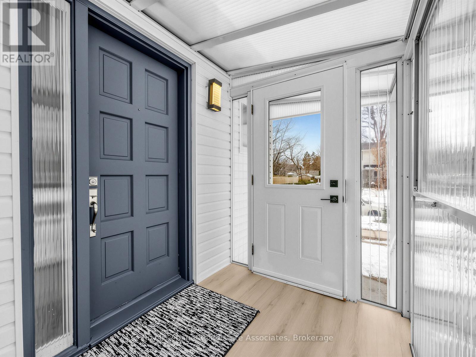 96 Angelene Street, Mississauga, Ontario  L5G 1X2 - Photo 3 - W12849254