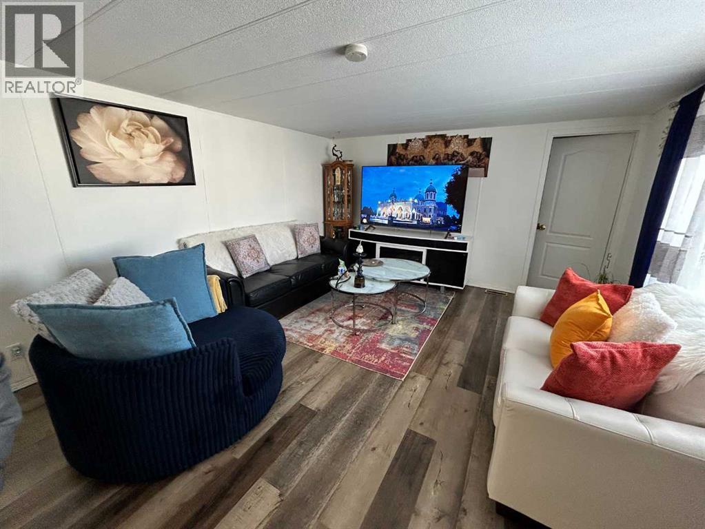 117 Maple Drive W, Brooks, Alberta  T1R 1H9 - Photo 2 - A2281825