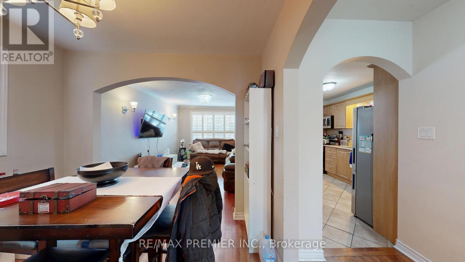 52 Montcalm Avenue, Toronto, Ontario  M6E 4N7 - Photo 11 - W12850226