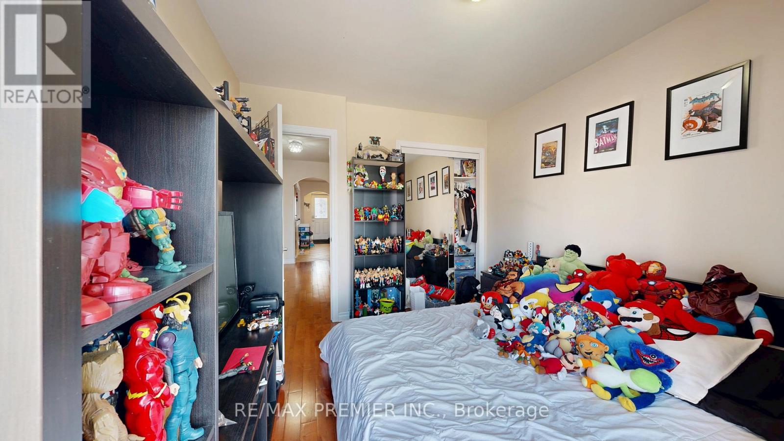 52 Montcalm Avenue, Toronto, Ontario  M6E 4N7 - Photo 23 - W12850226