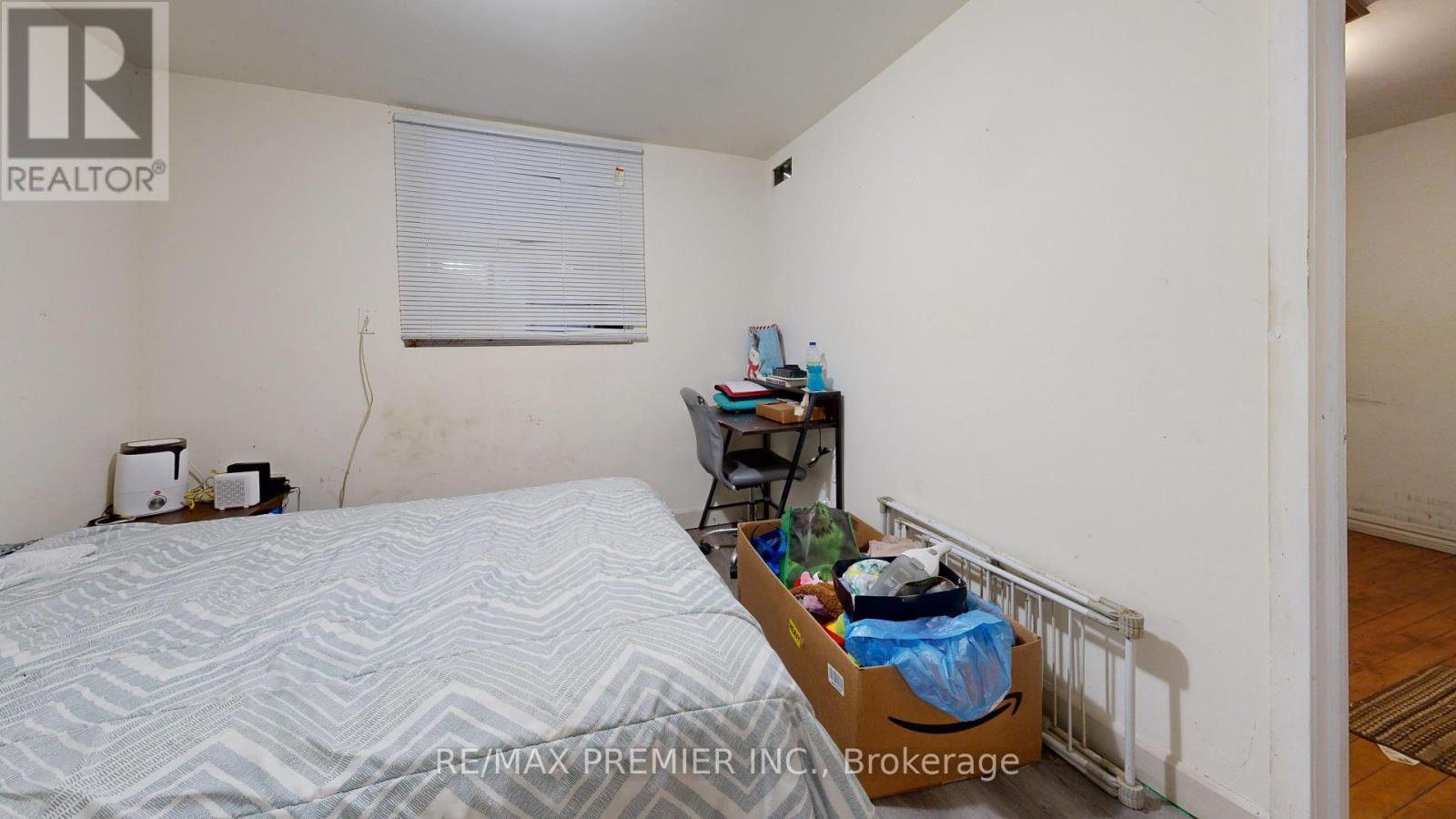 52 Montcalm Avenue, Toronto, Ontario  M6E 4N7 - Photo 28 - W12850226