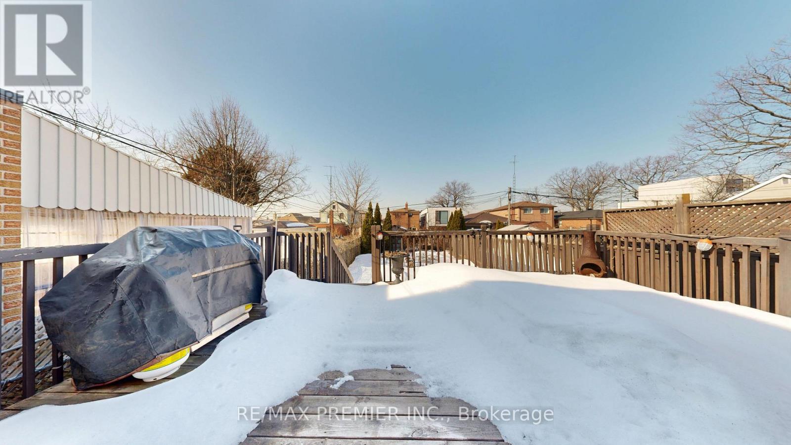52 Montcalm Avenue, Toronto, Ontario  M6E 4N7 - Photo 33 - W12850226
