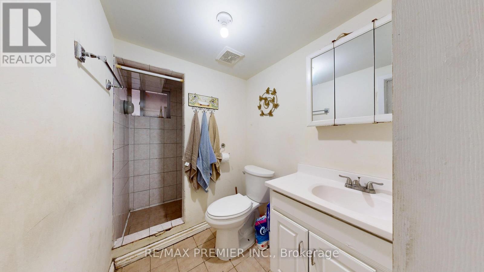 52 Montcalm Avenue, Toronto, Ontario  M6E 4N7 - Photo 40 - W12850226