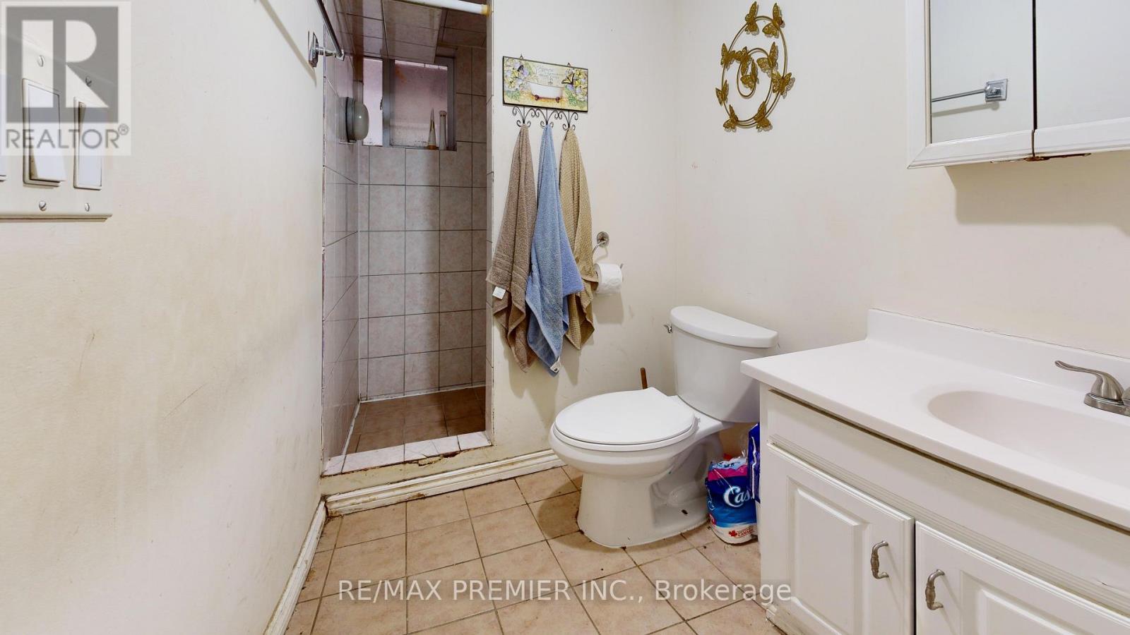 52 Montcalm Avenue, Toronto, Ontario  M6E 4N7 - Photo 41 - W12850226