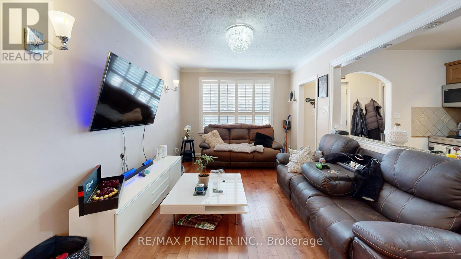 52 Montcalm Avenue, Toronto, Ontario  M6E 4N7 - Photo 5 - W12850226