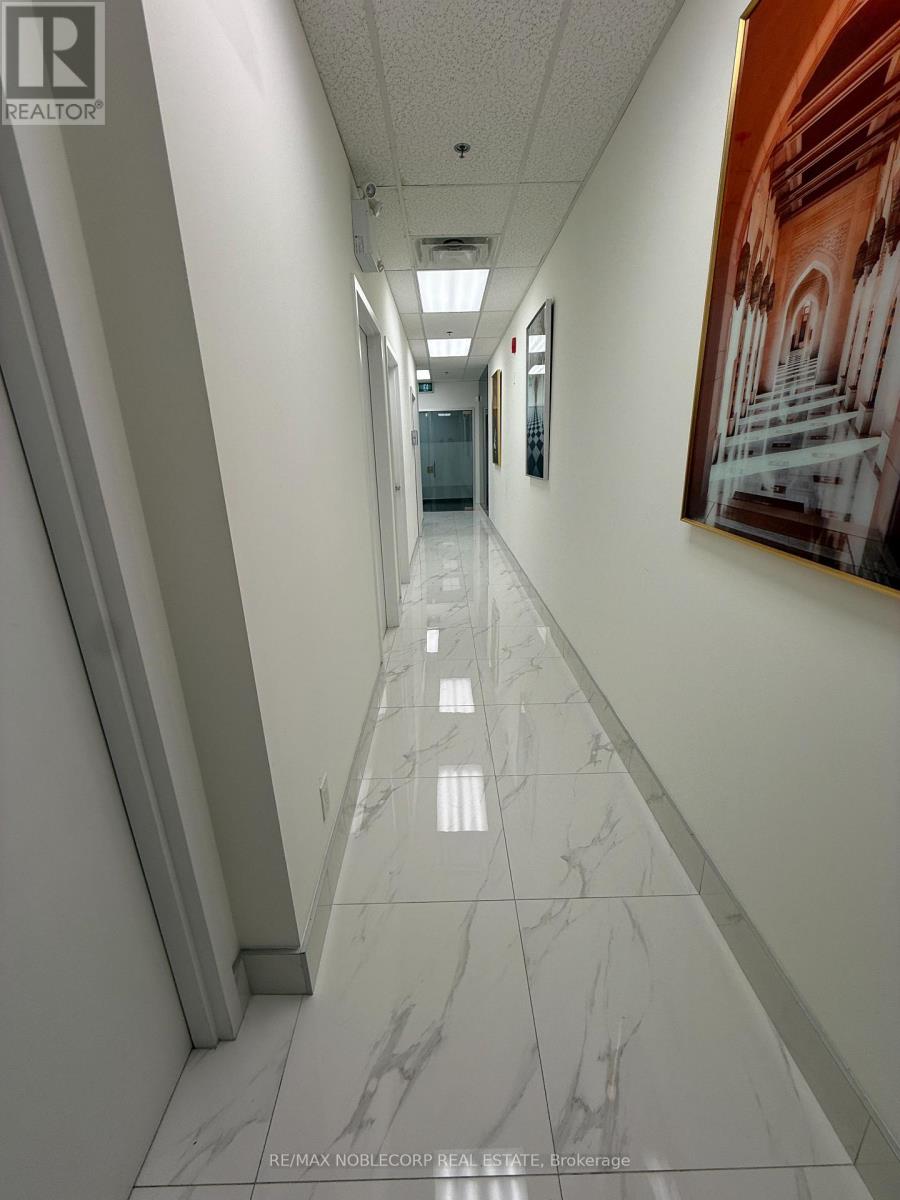 422 - 3075 Hospital Gate, Oakville, Ontario  L6M 1M1 - Photo 2 - W12850232