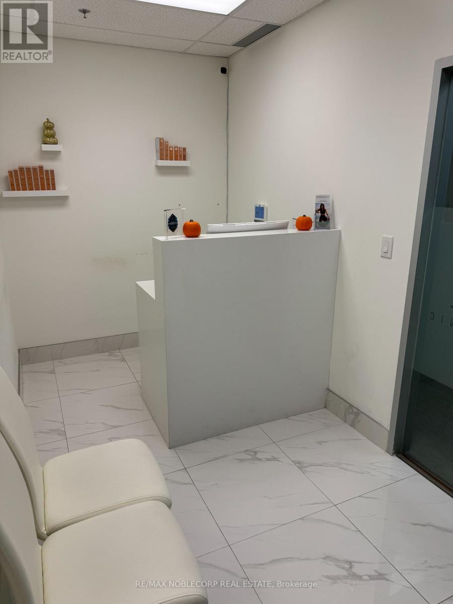 422 - 3075 Hospital Gate, Oakville, Ontario  L6M 1M1 - Photo 3 - W12850232