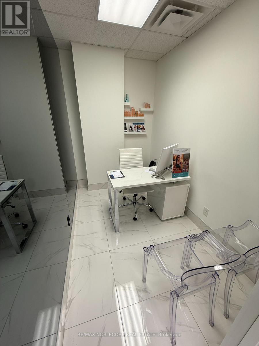 422 - 3075 Hospital Gate, Oakville, Ontario  L6M 1M1 - Photo 5 - W12850232