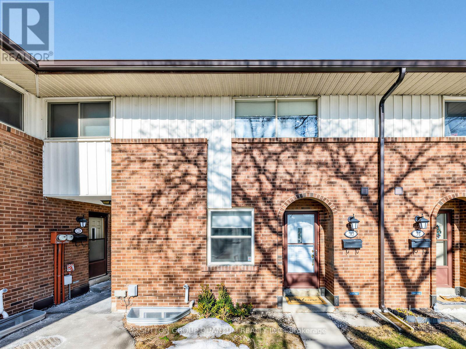 30 - 3665 Flamewood Drive, Mississauga, Ontario  L4Y 3P5 - Photo 2 - W12850270